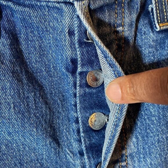 Levi’s 501 Button Fly Denim cut Off Raw Hem Shorts Size 28 - Picture 5 of 11